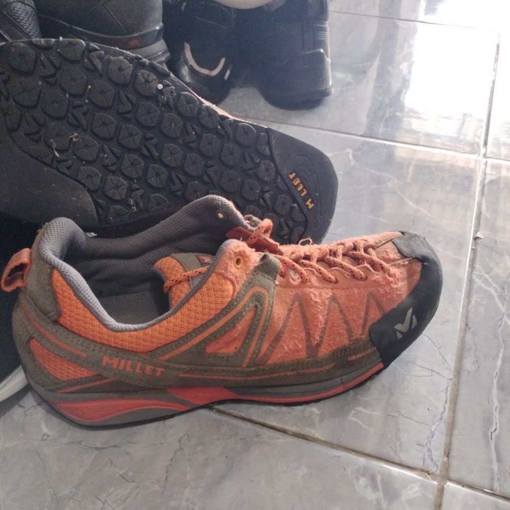 sepatu second original millet size 42.5/27.5