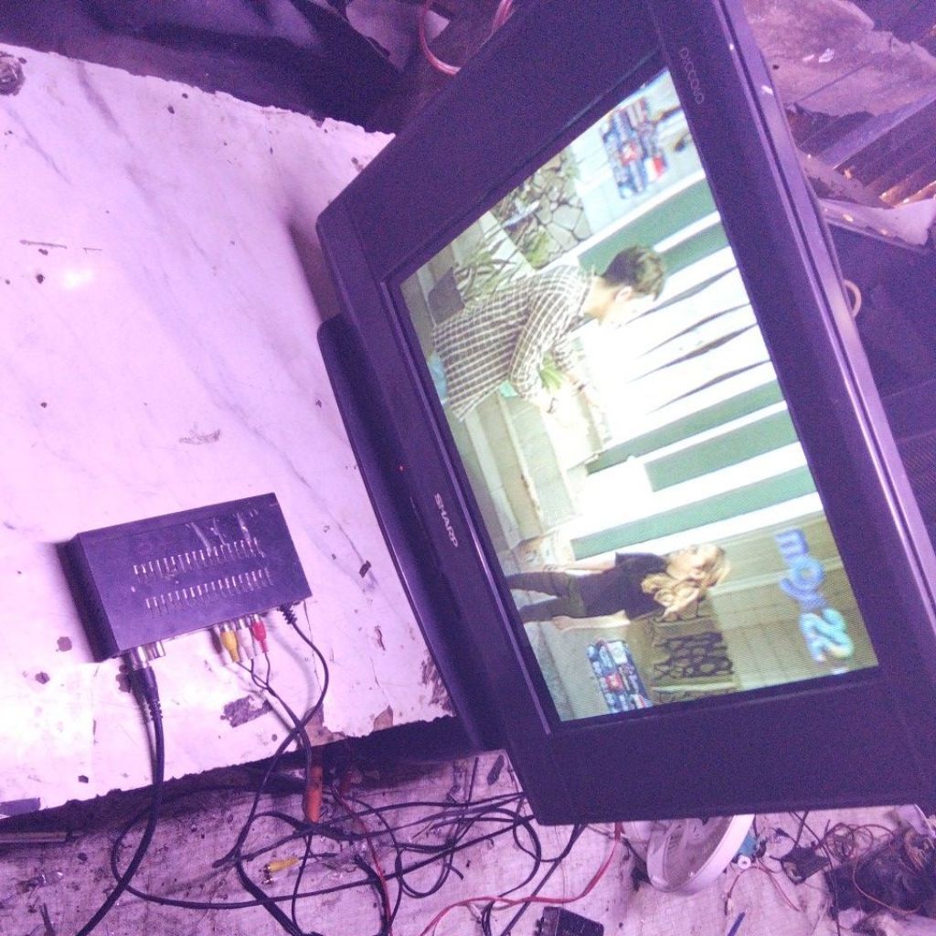 mesin tv Sharp picolo slimbukuran 21 in