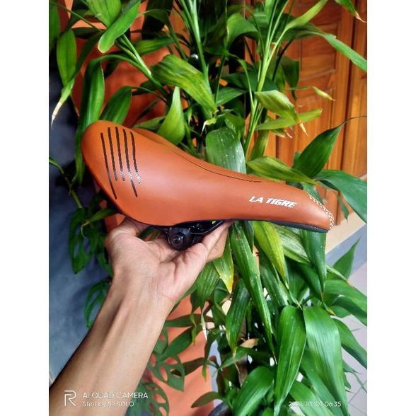 Sadel sepeda coklat vintage sadel bolong aksesoris