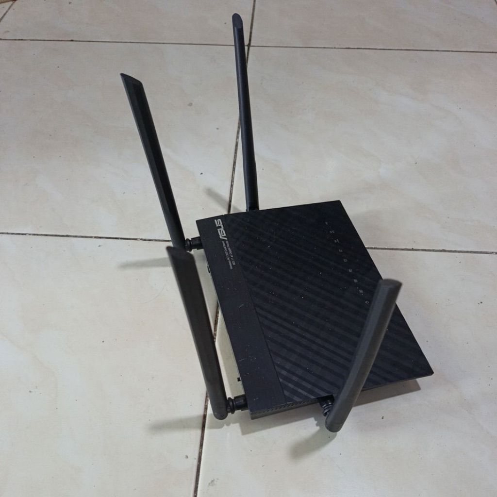 ASUS RT AC 1200 Dualband gigabyte Wireless N router+Adaptor