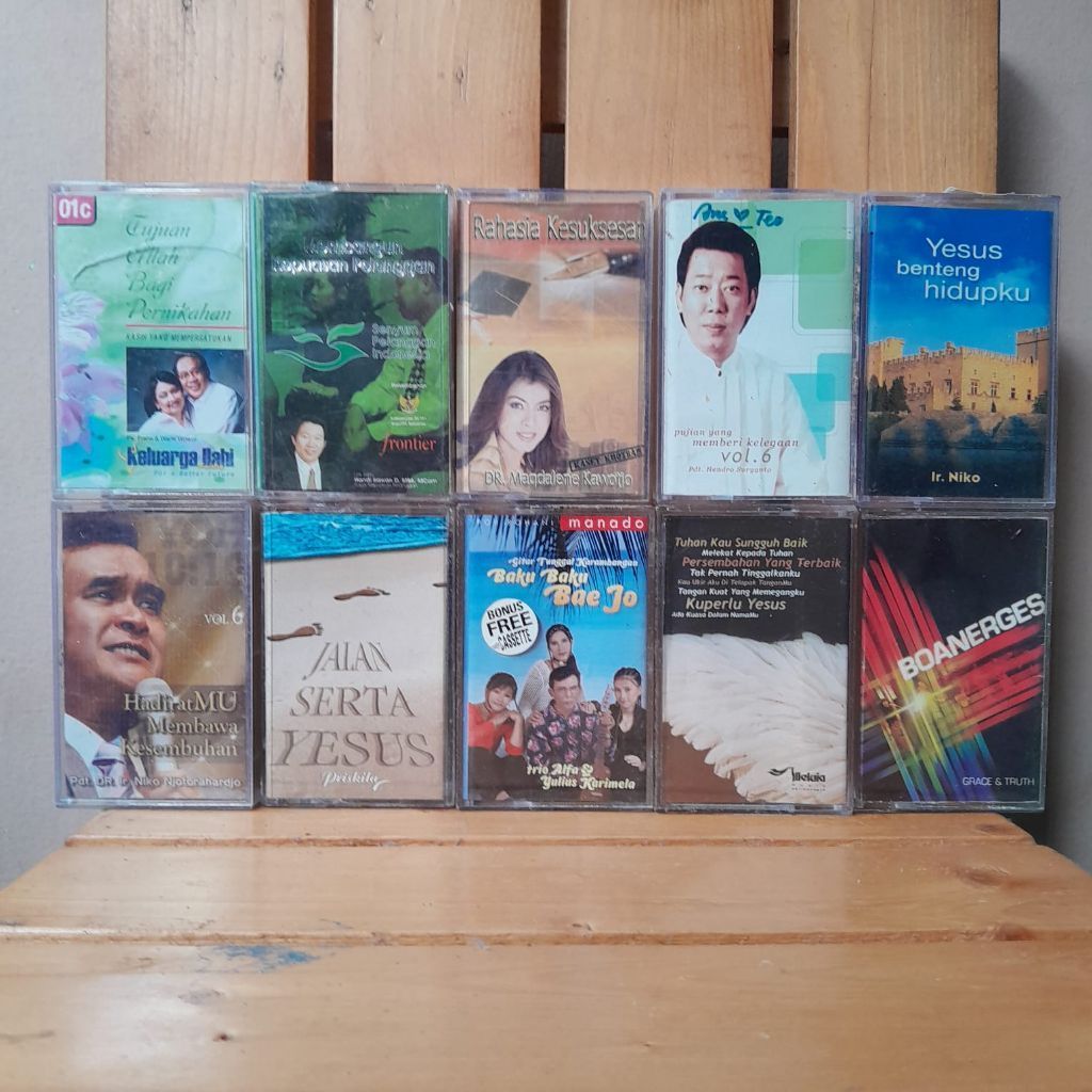 KOLEKSI 10 KASET PITA MUSIK LAGU ROHANI KRISTEN DAN LAINNYA.