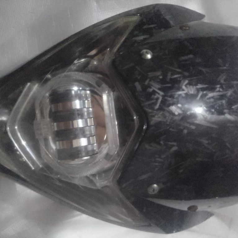 Batok pala reflektor plus lampu projie komplit satria  fu facelift carbon