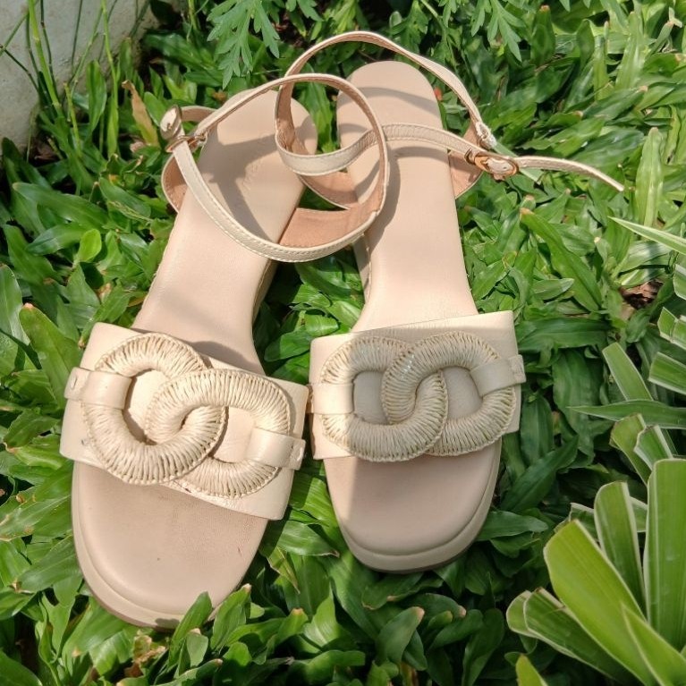 Sepatu Obermain wedges tali warna krem