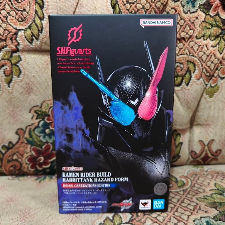 Bandai SHF Kamen Rider Build Rabbittank Hazard Form
