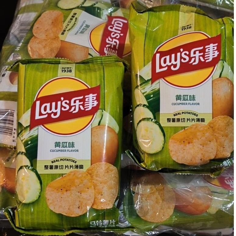 Lay's potato chips cemilan kripik kentang cina rada timun 35gr