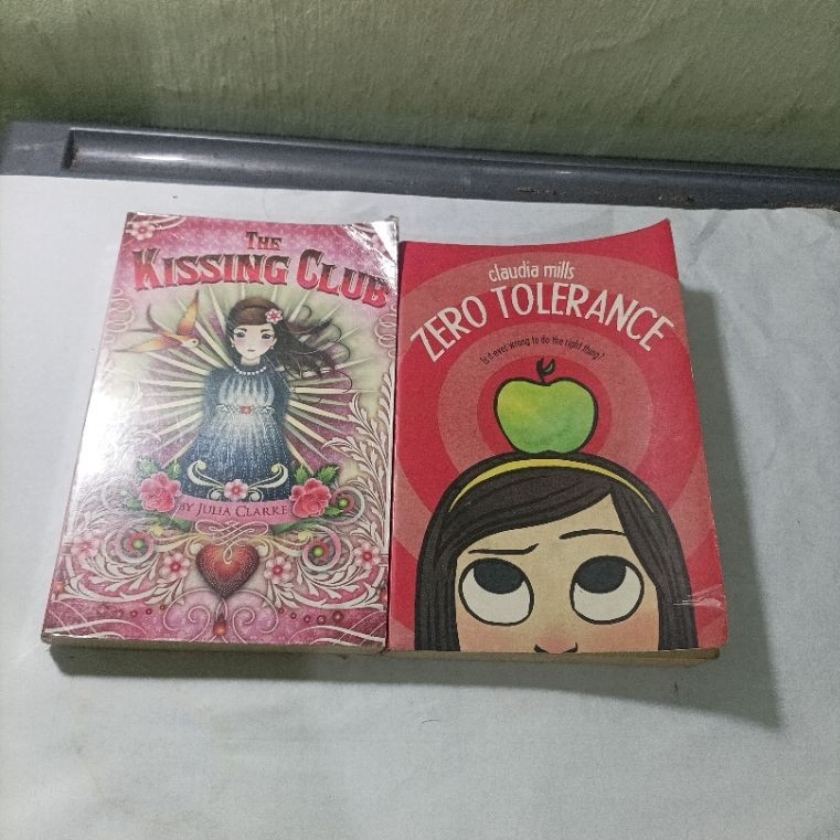 Novel import Zero tolerance (Claudia Mills) ,  The  Kissing Club ( Julia Clarke) / perbuku