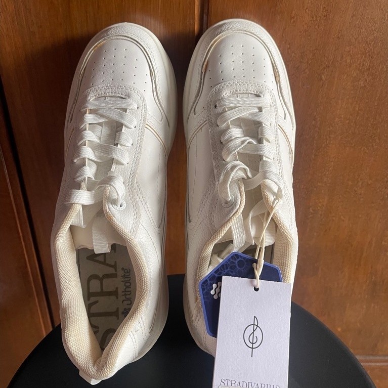 SEPATU KETS SNEAKERS STRADIVARIUS WHITE PUTIH WANITA
