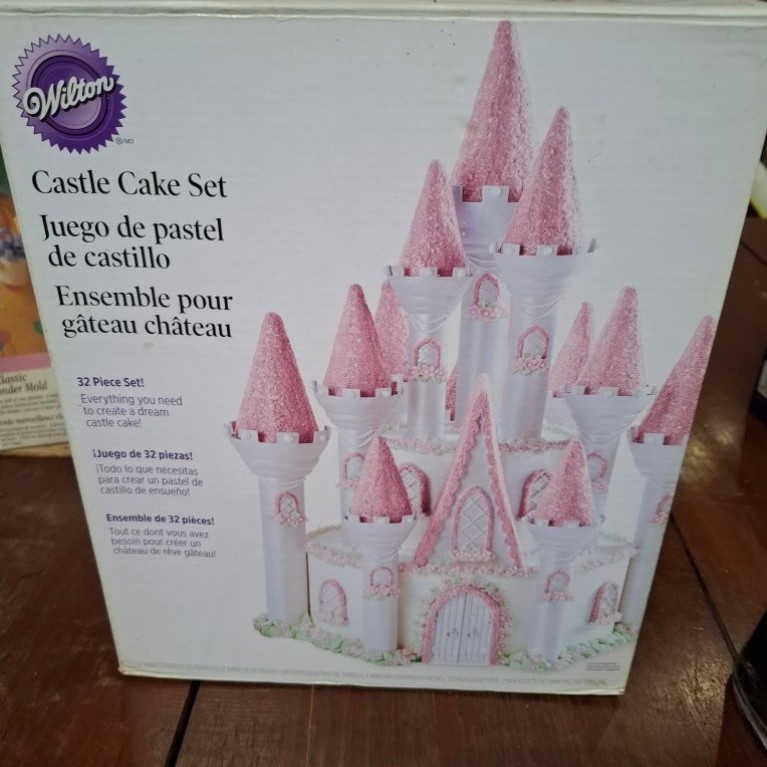 Wilton Castle Cake Set