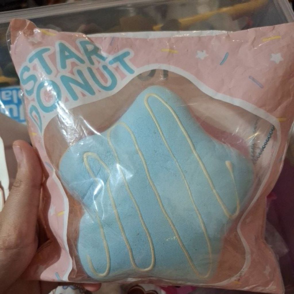 SQUISHY CREAMI CANDY STAR DONUT