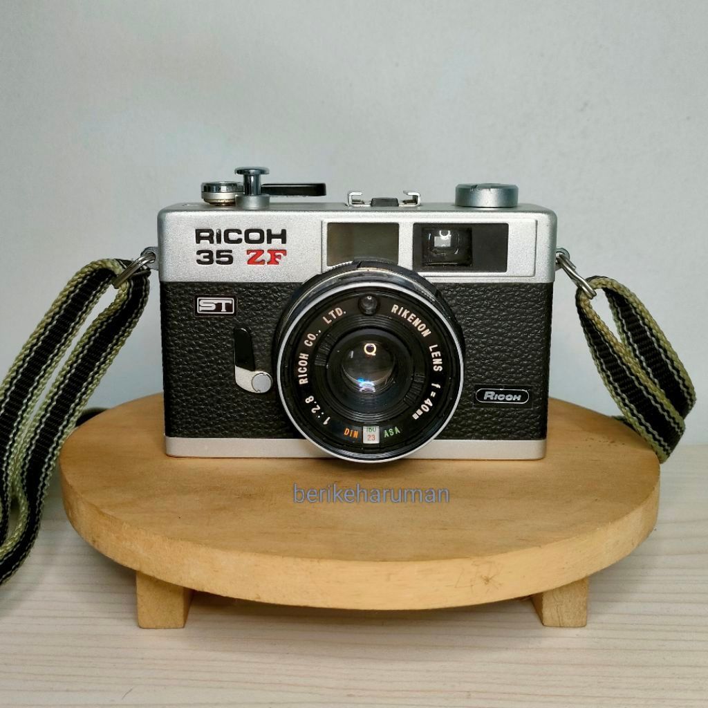 Kamera analog Ricoh 35 ZF