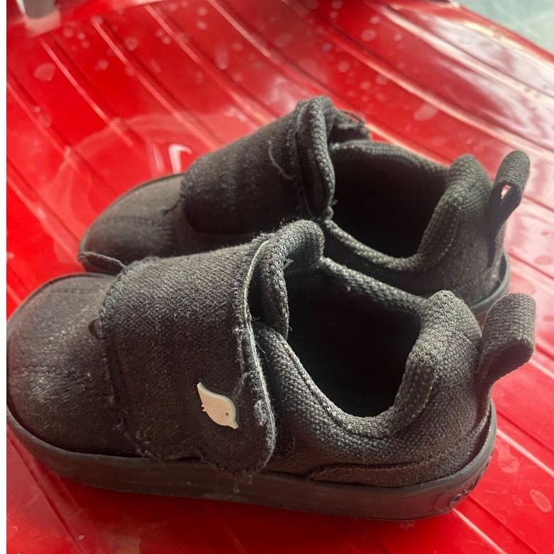 PYOPP Badii Barefoot Sneakers - PRELOVED
