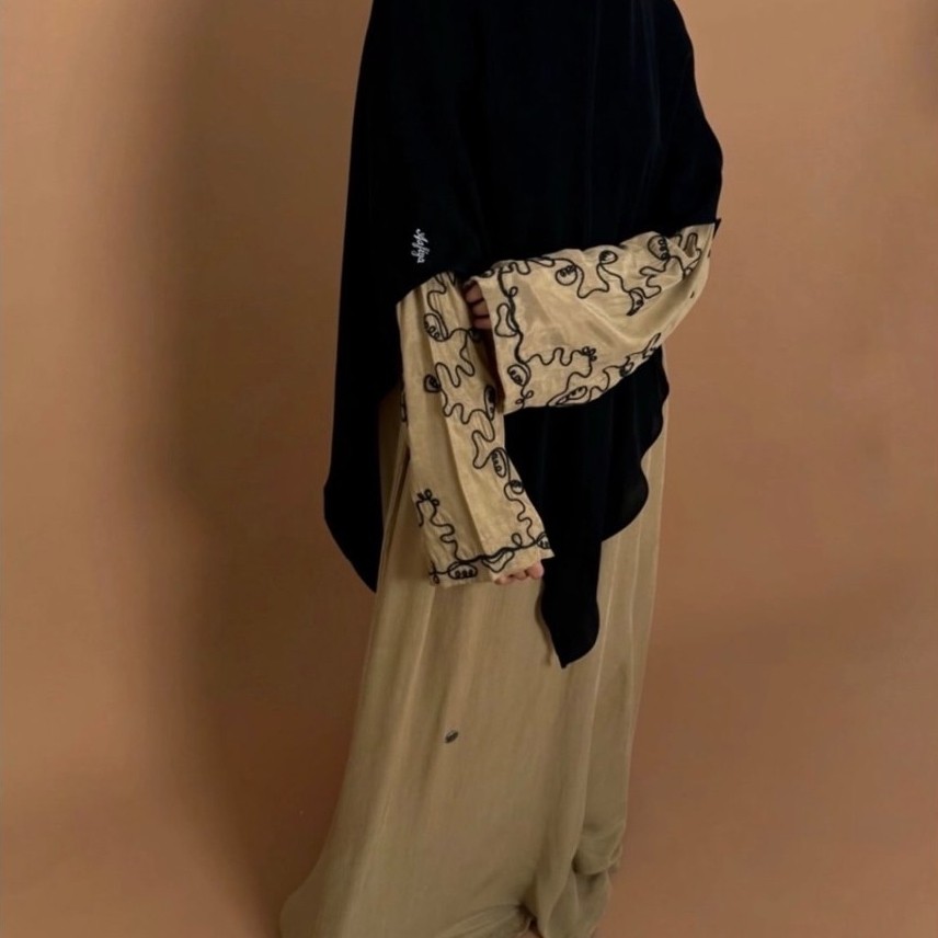 Aafiya Abaya Aresy