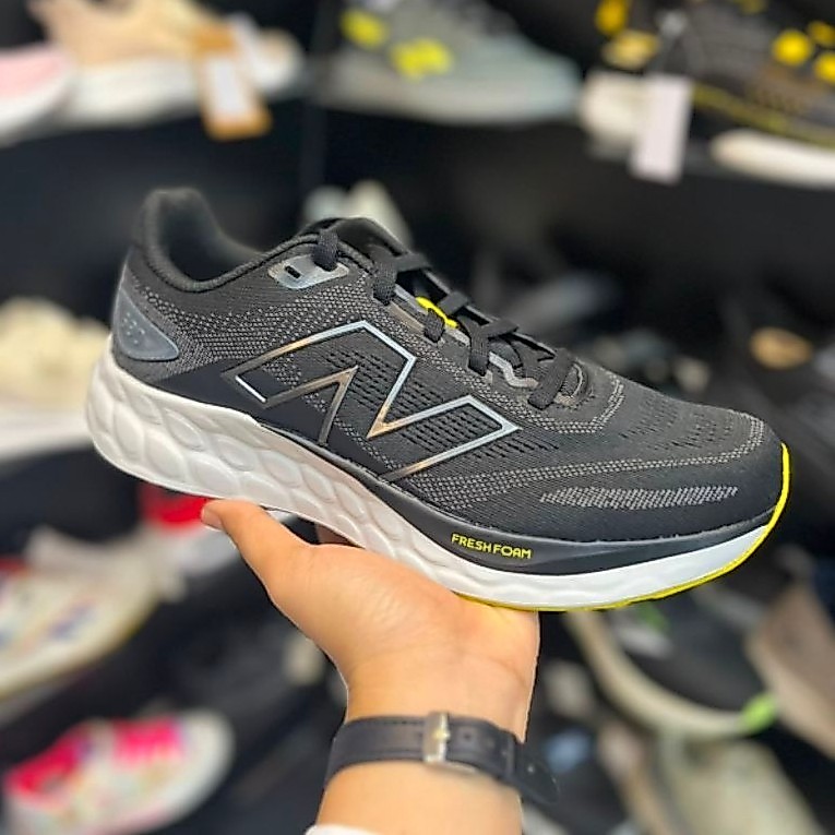 SEPATU NB RUNNING 680