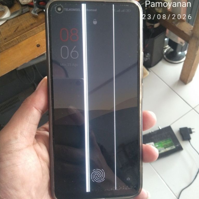 Realme 8 Minus Layar Garis