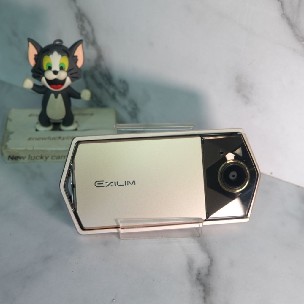 CASIO EXILIM TR70 – DIGITAL CAMERA SELFIE