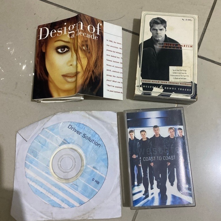 tempat kaset  + dvd kosong