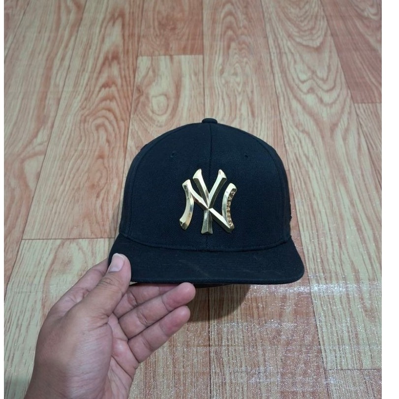 topi mlb ny besi