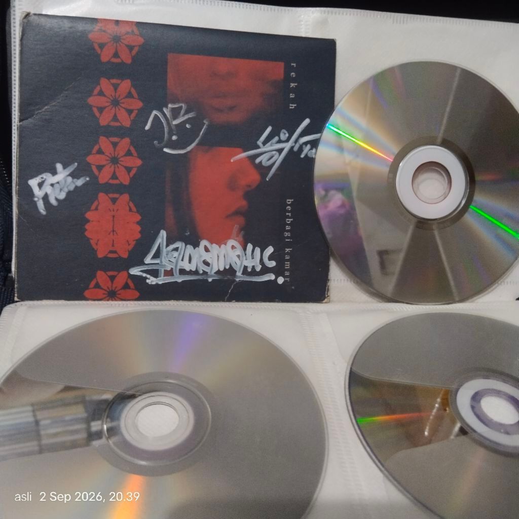 CD kaset Rekah album Berbagi kamar