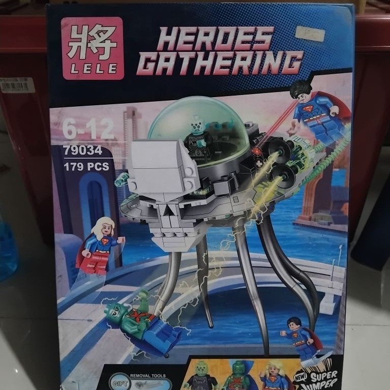 LELE Heroes Gathering Superman : Brainac Attack mainan blok superhero dengan pesawat robot