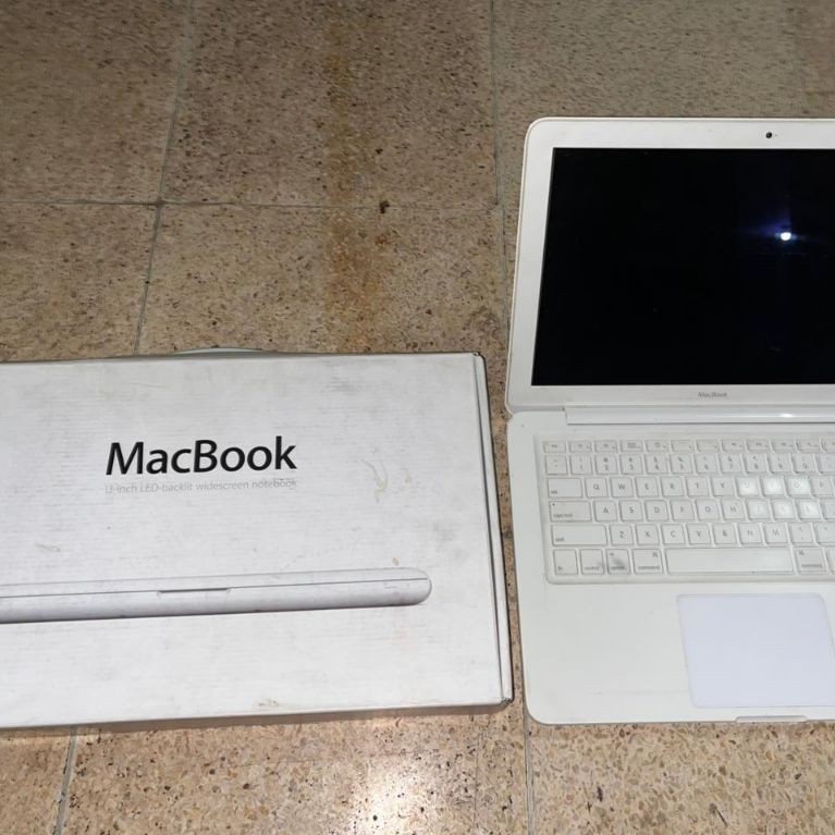 Apple MacBook 2010 second mati