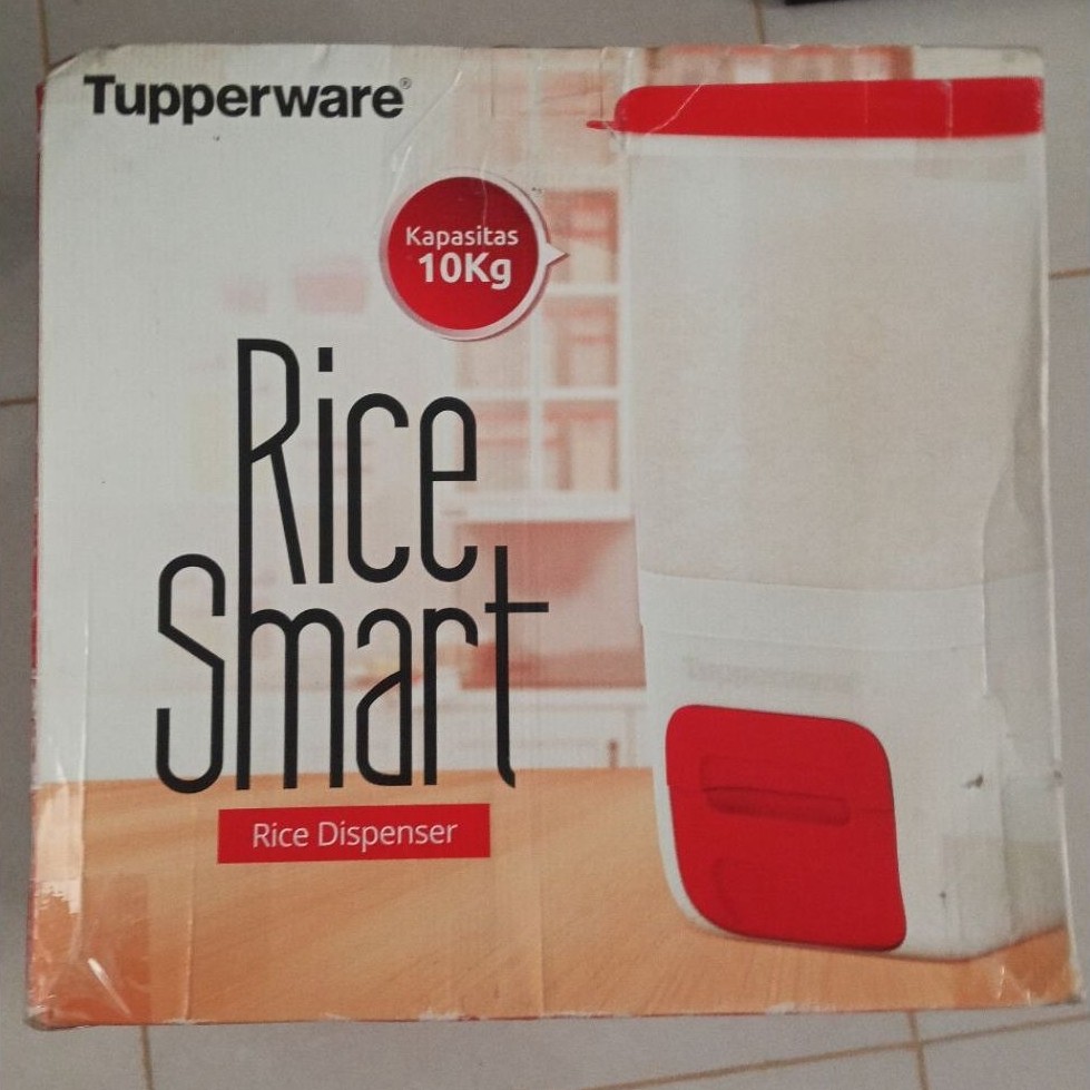 Tupperware Rice Smart, yaitu wadah atau dispenser penyimpanan beras berkapasitas 10kg