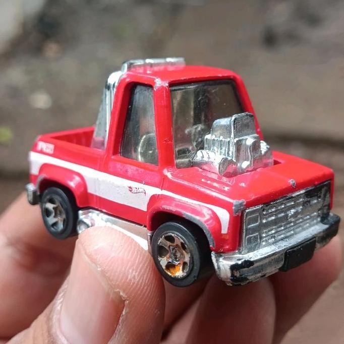 HOTWHEELS LOOSE DIECAST LOOSE HOTWHEELS TOONED 83 CHEVY SILVERARO
