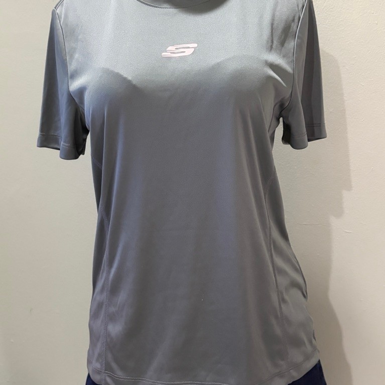 Preloved kaos olahraga wanita dry fit sketcher