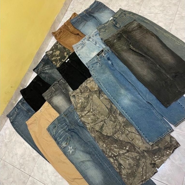 BOOTCUT JEANS