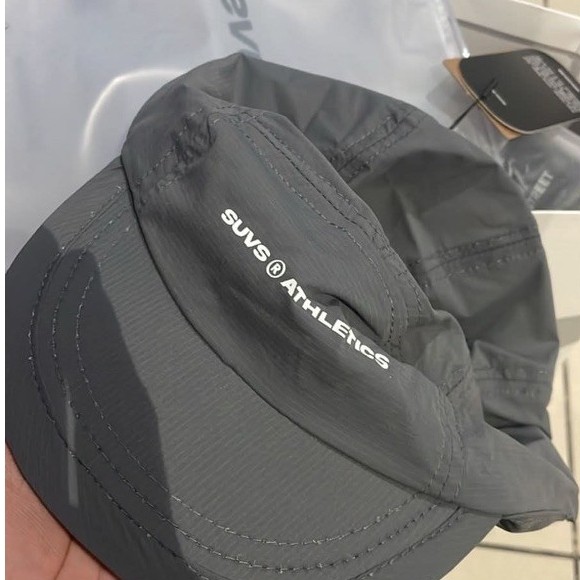 Caps suvs Running Dark Grey (BNWT)