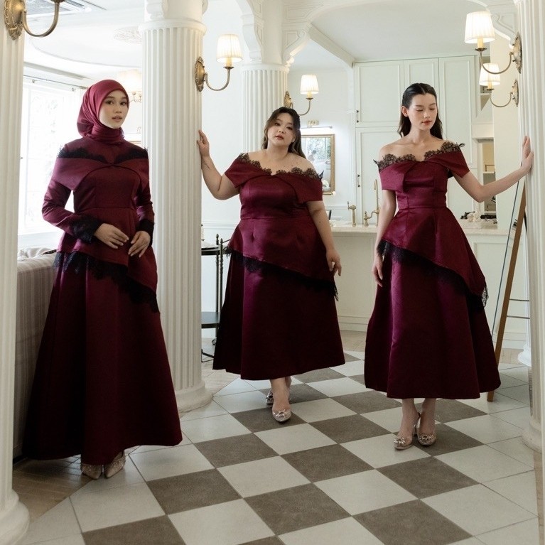 EST THE LABEL X RENEE – Crimson dress in dark maroon / dress maroon / dress burgundy / lace dress / 