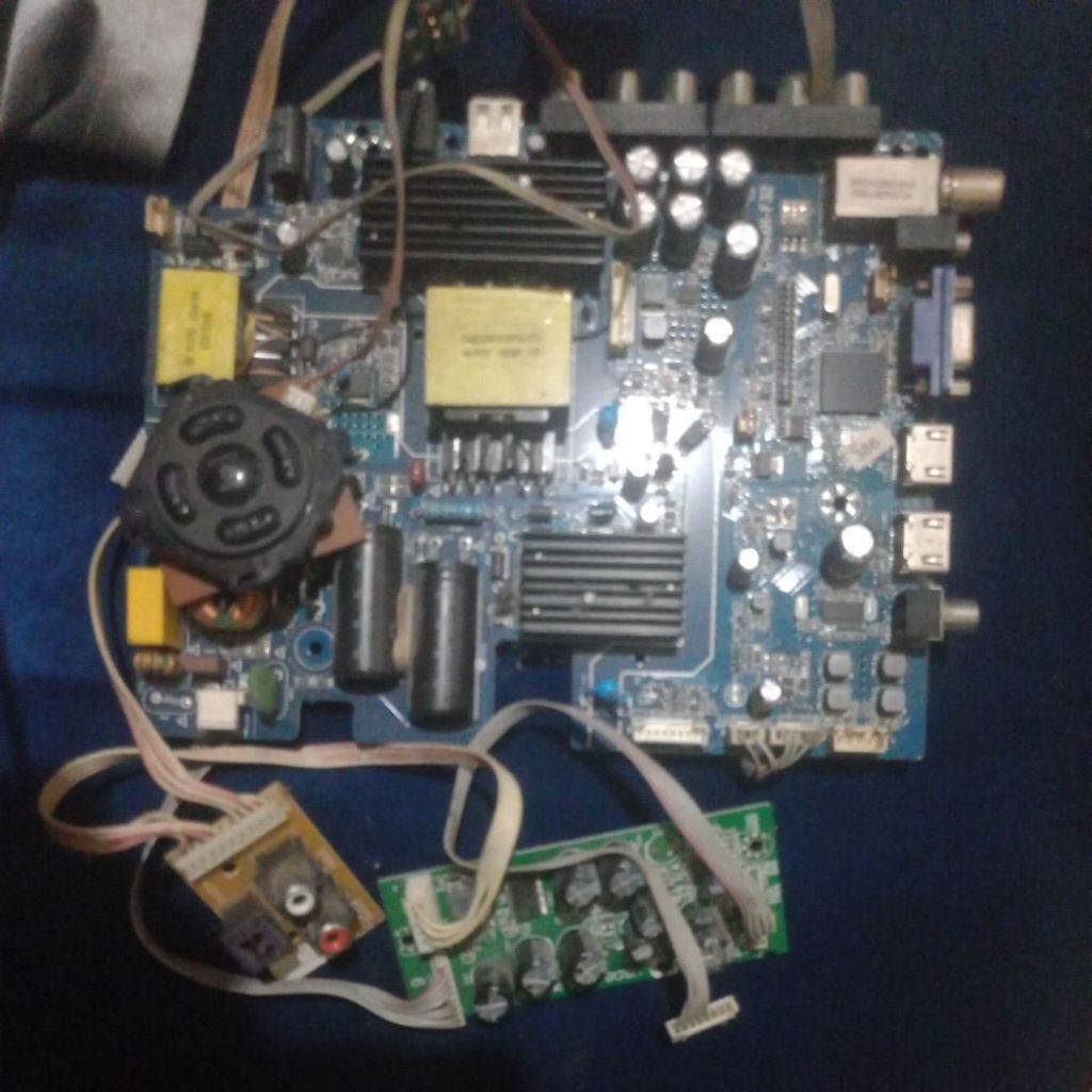 MB Mainboard TV Polytron PLD 32B1550 Second Siap Pakai Normal