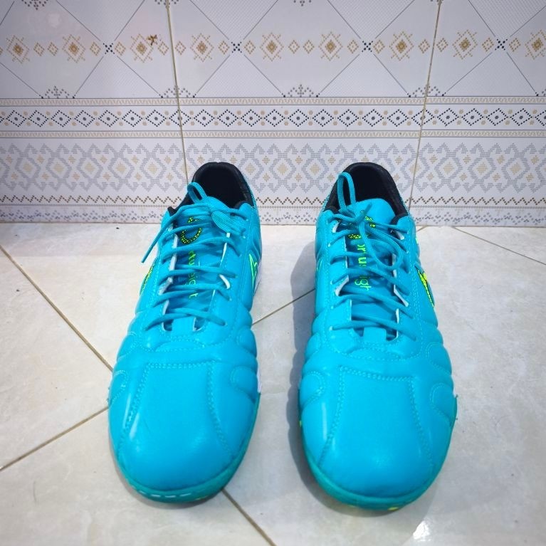 sepatu futsal biru size 47