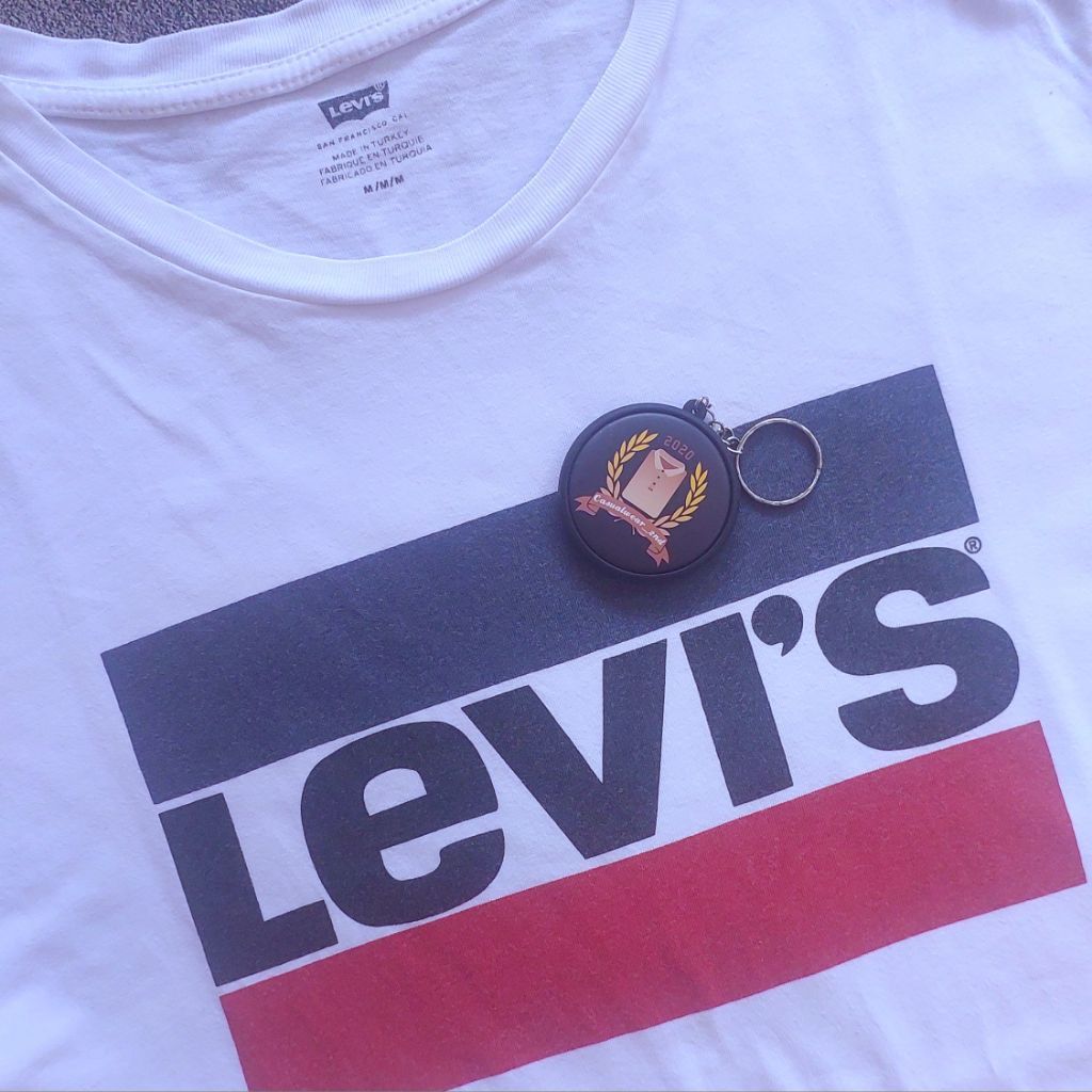KAOS LEVIS PUTIH
