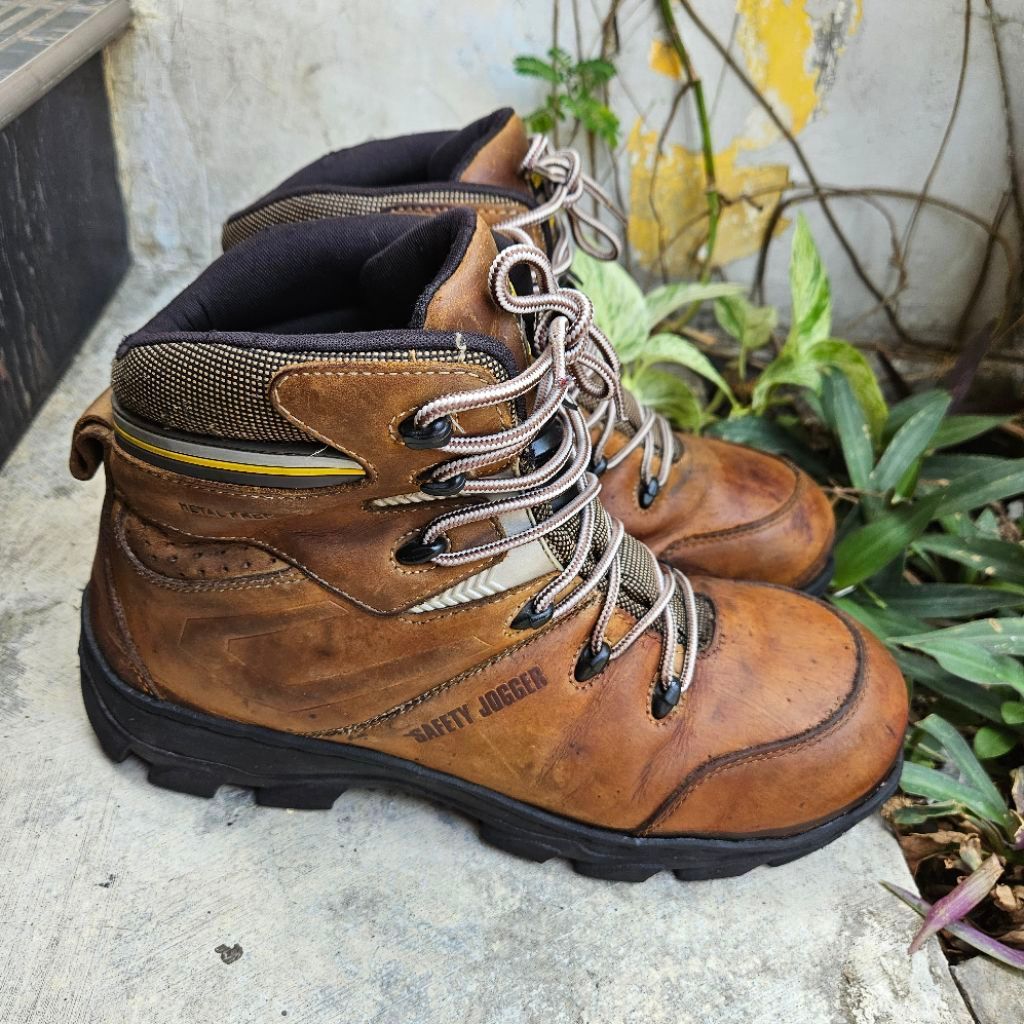 sepatu second safety jogger size 46(30cm)