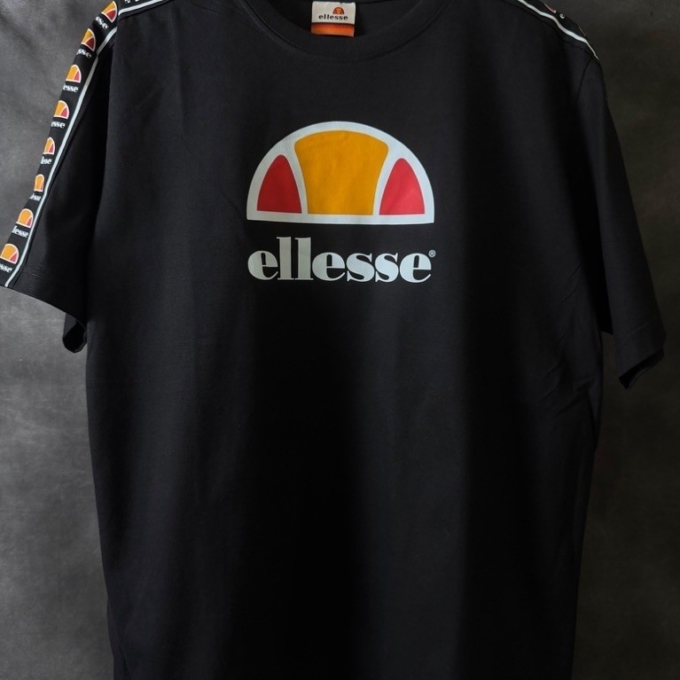 T-Shirt ellesee Full tapped //Hitam//putih