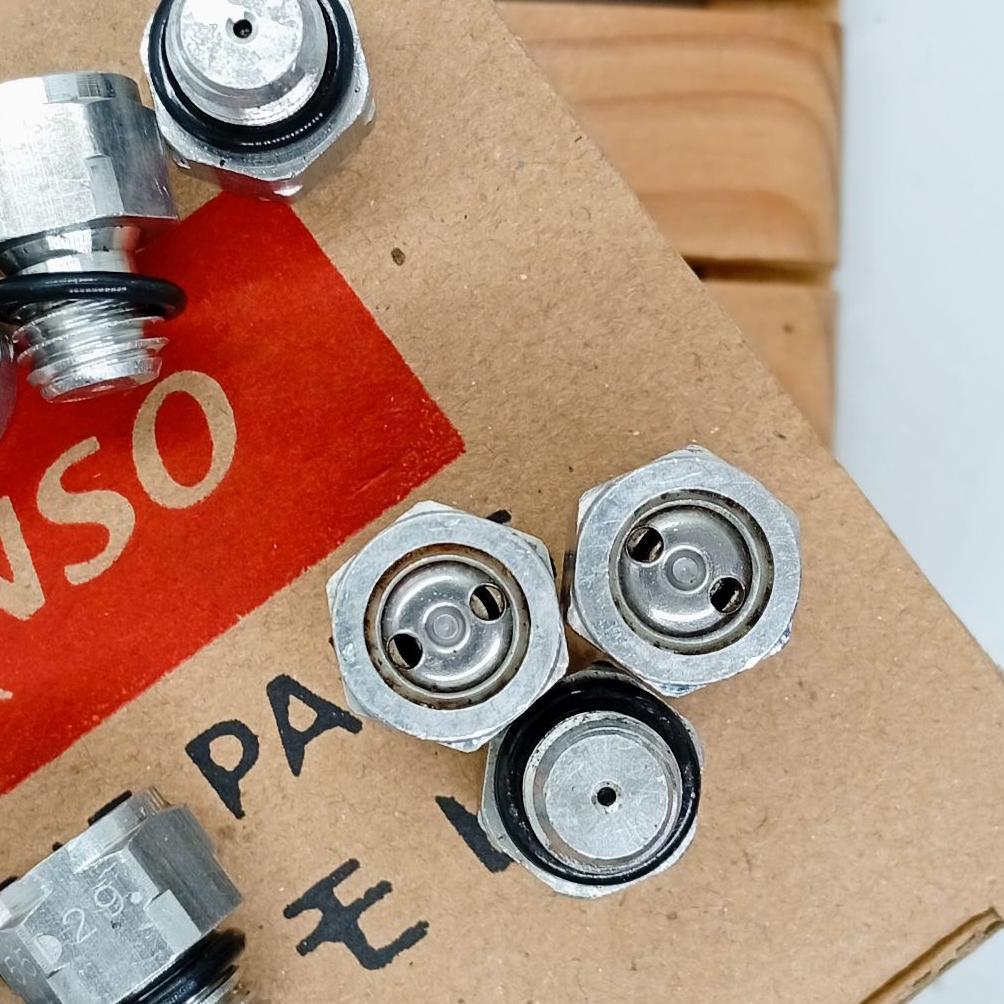 SCM Baut Nepel Tutup Kompresor Ac Mobil DENSO Universal Stut Tempat Pembuangan Freon Atau Oli lebih 