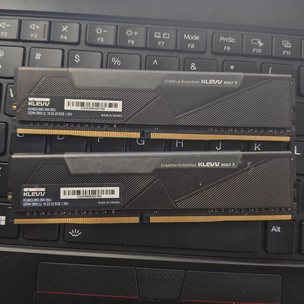 RAM KLEVV Bolt X 16GB DDR4 3600Mhz 2x8GB