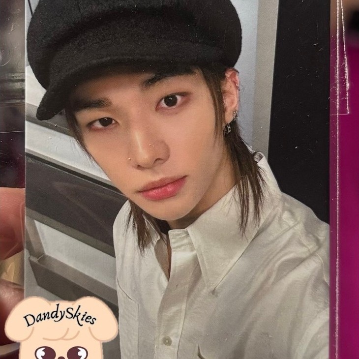 Hyunjin official photocard