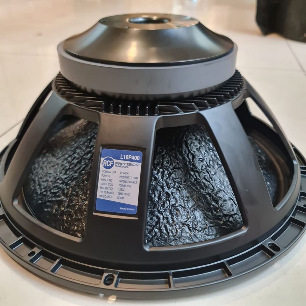 SPEAKER SUBWOOFER 18 INCH RCF L18P300 MAGNET CEMBUNG 3 CM VC 4 INCH 18P300