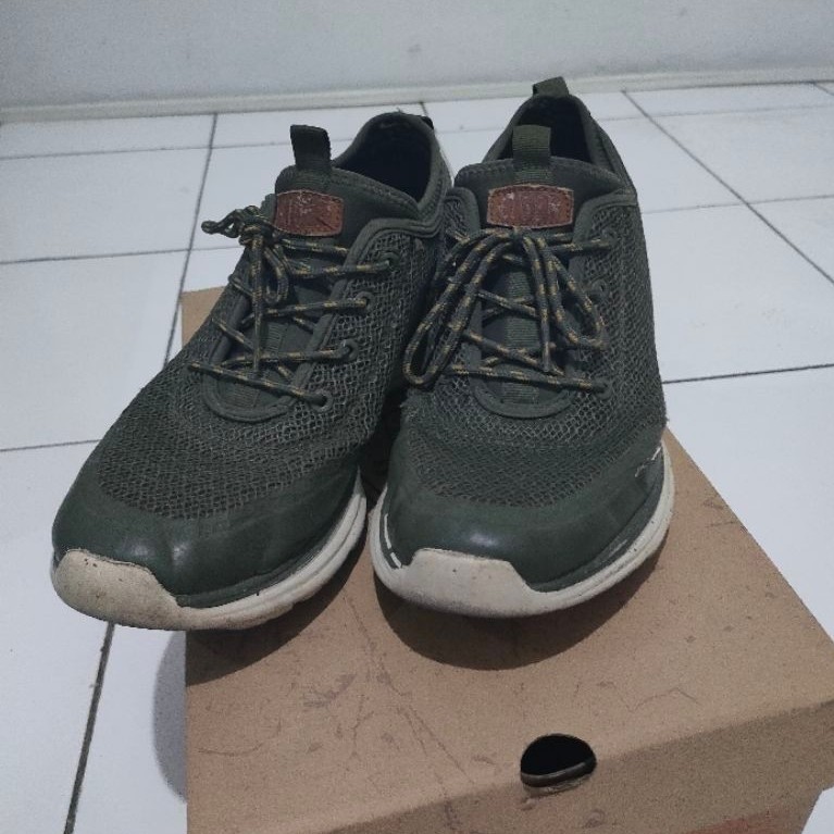 sepatu sport Preloved original Eiger