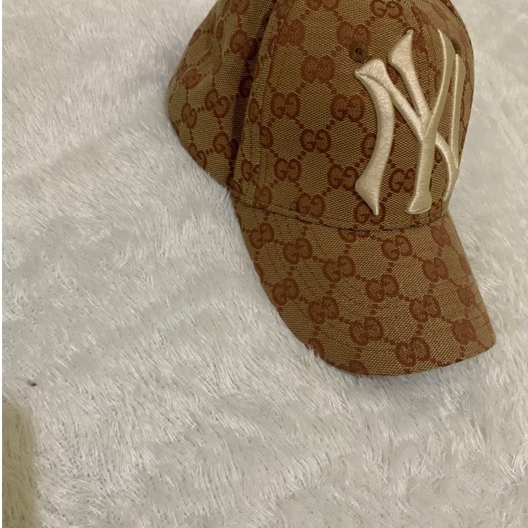 preloved Gucci GG Supreme Yankees Cap Unisex Authentic