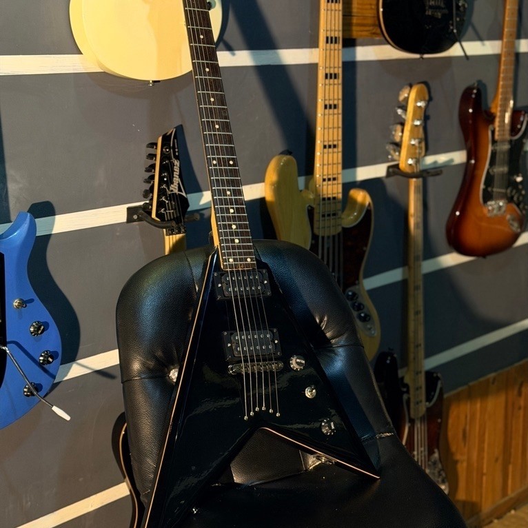 gitar flying V free packing kayu