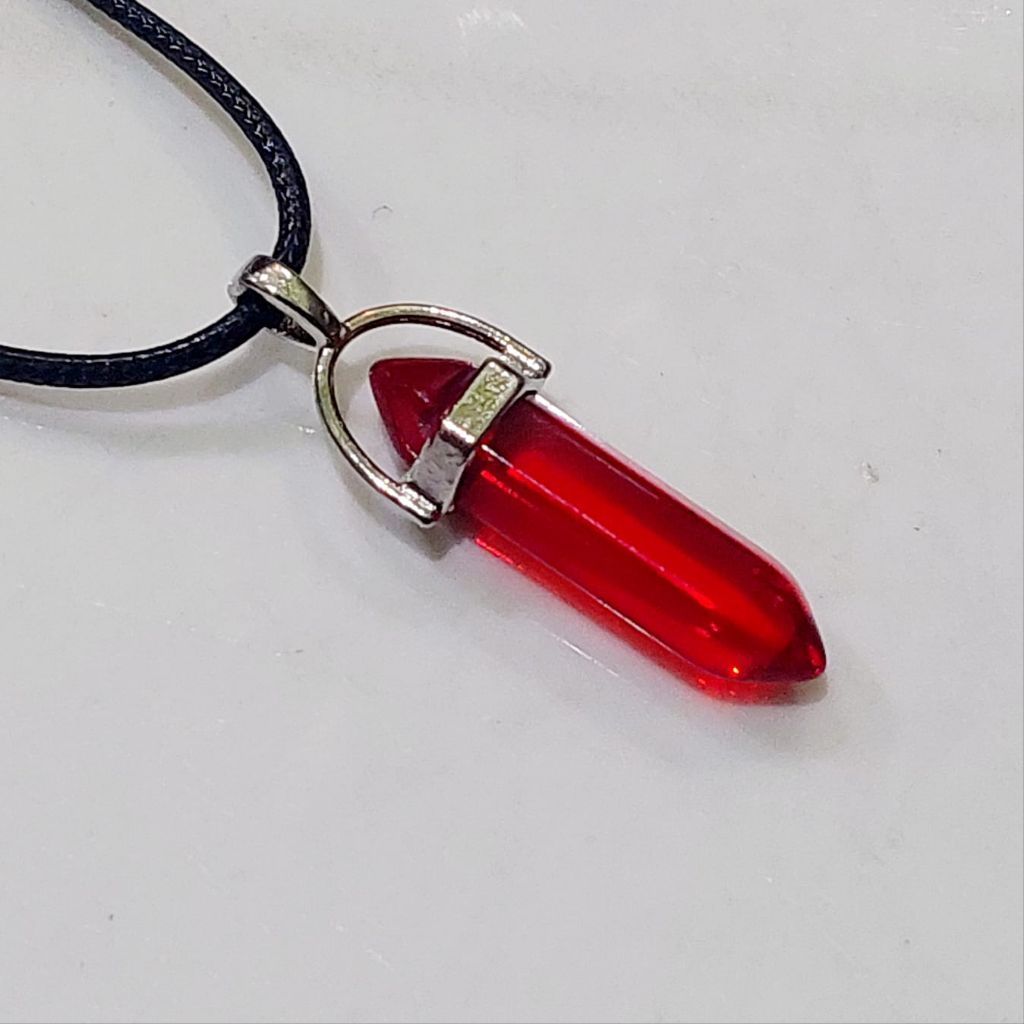 Kalung liontin batu merah siam piramide