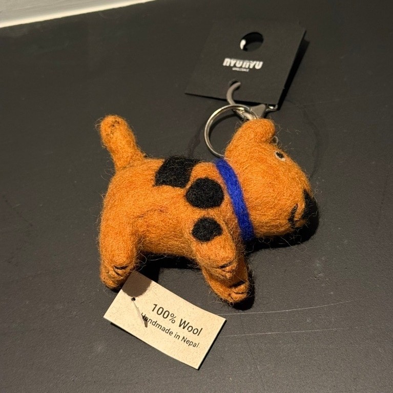 wool dog keychain nyunyu
