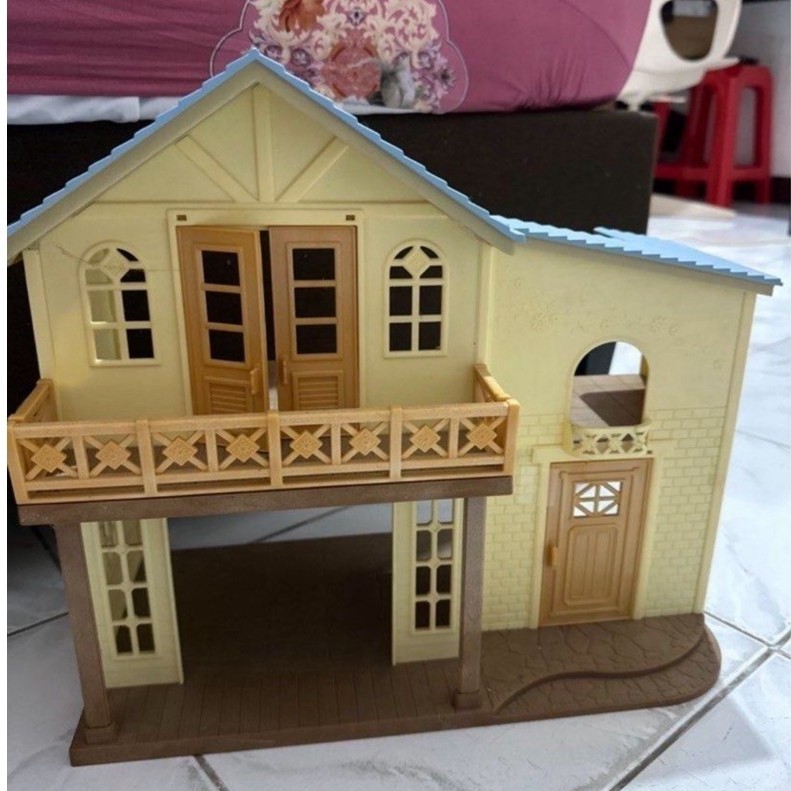 Sylvanian Families Hillcrest Home Dengan Pagar Dan Pintu