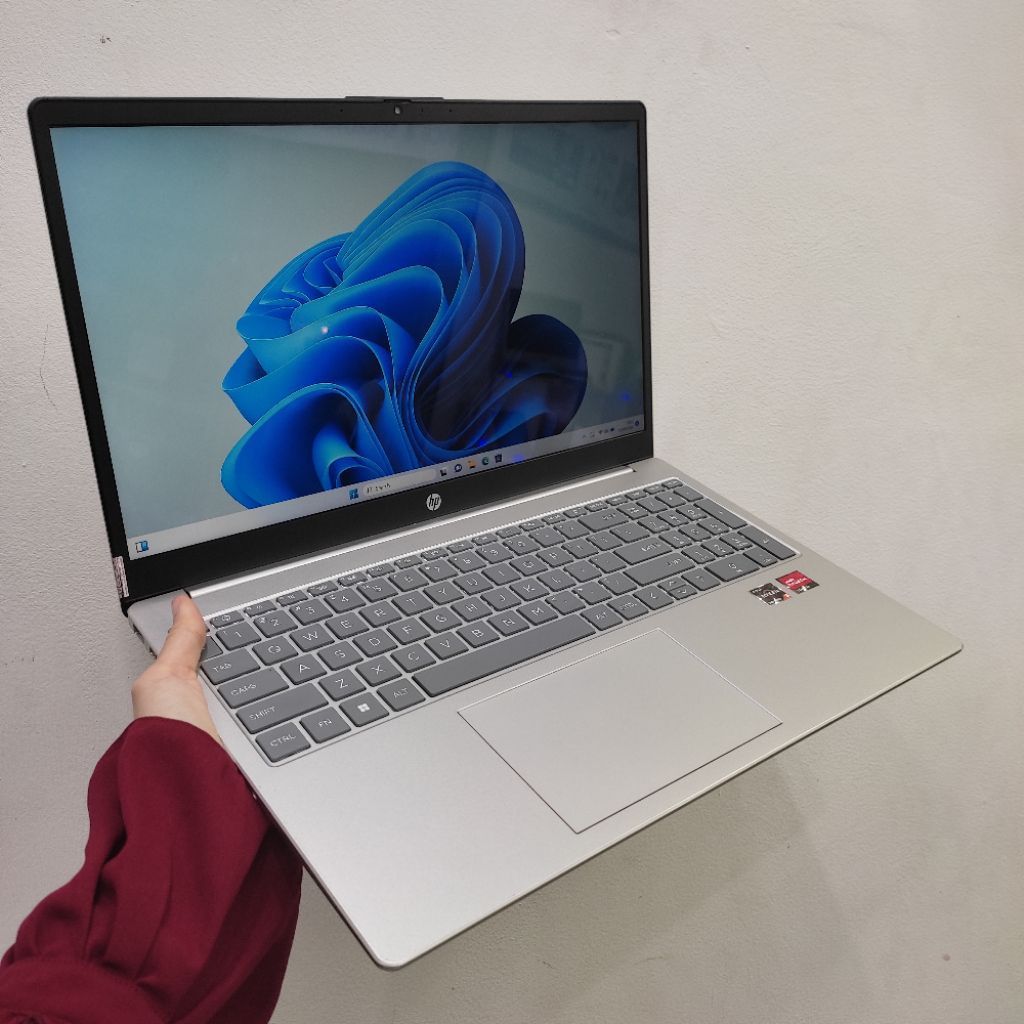 LAPTOP HP 15-FC AMD RYZEN 3-7320U RAM 8 GB SSD 256 GB TOUCHSCREEN