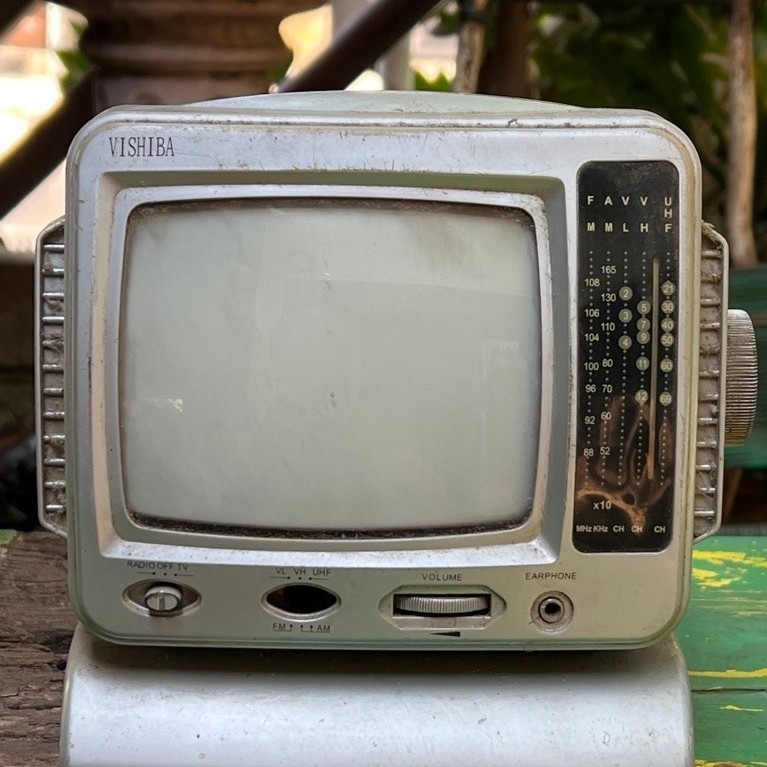 Personal Television Televisi TV Mini Plus Radio UHF / VH / VL/AM/FM Silver, Vishiba