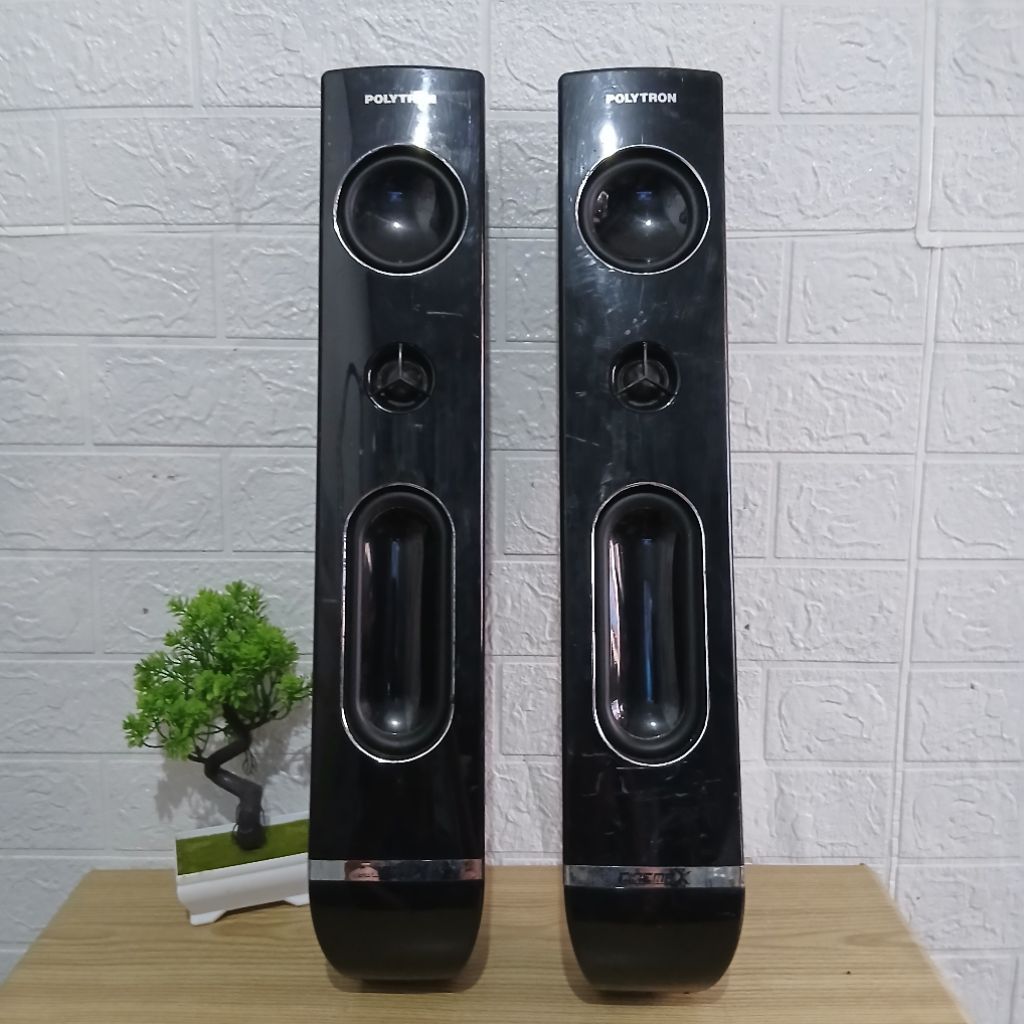 Speaker tower polytron