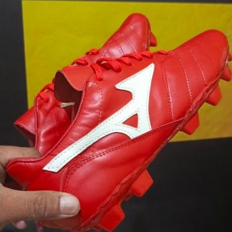 SEPATU BOLA KULIT SUDAH DI JAHIT/DISOL,JAHITAN MANUAL SANGAT KUAT,RAPI,AWET JUGA RINGAN.