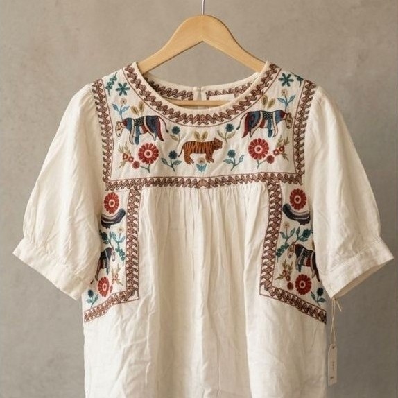 Blus Wanita Putih Brokat Motif Bunga dan Harimau Lengan Pendek Model Polos Kasual